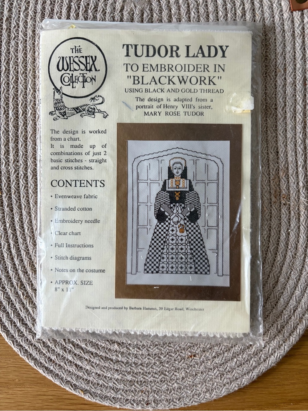 Tudor Lady Black & Gold Embroidery Kit - Black & Gold